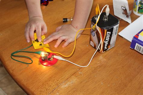 academics in a box its electric battery experiment|how to build an electrical battery.